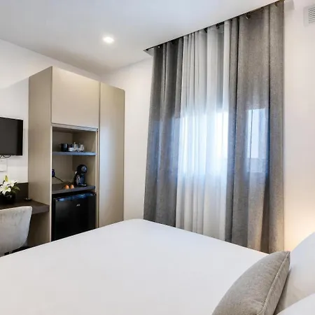 Urban 19 Residences Refined Living Inn *